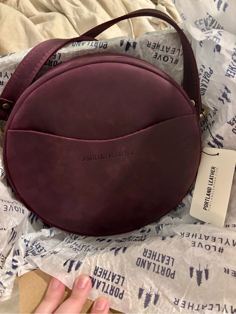 Portland Leather Large Circle Crossbody Bag in Larkspur BNNU - Picture 5 of 11